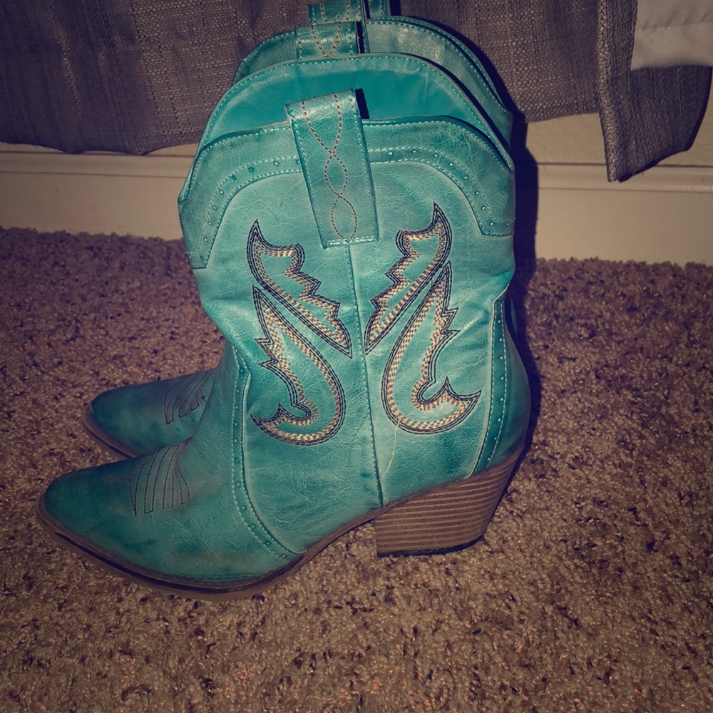 Cowgirl fashion boots
